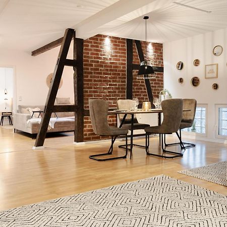 Jasta Homes Altstadt, Zentral, Ueberdachter Parkplatz, Netflix, Vollausstattung, Loft, Modern Und Komfort Hamelin Esterno foto