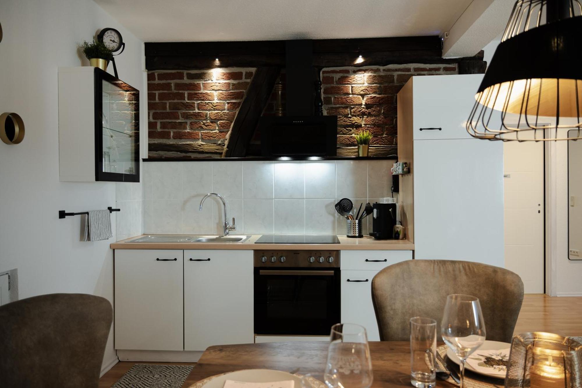 Jasta Homes Altstadt, Zentral, Ueberdachter Parkplatz, Netflix, Vollausstattung, Loft, Modern Und Komfort Hamelin Esterno foto