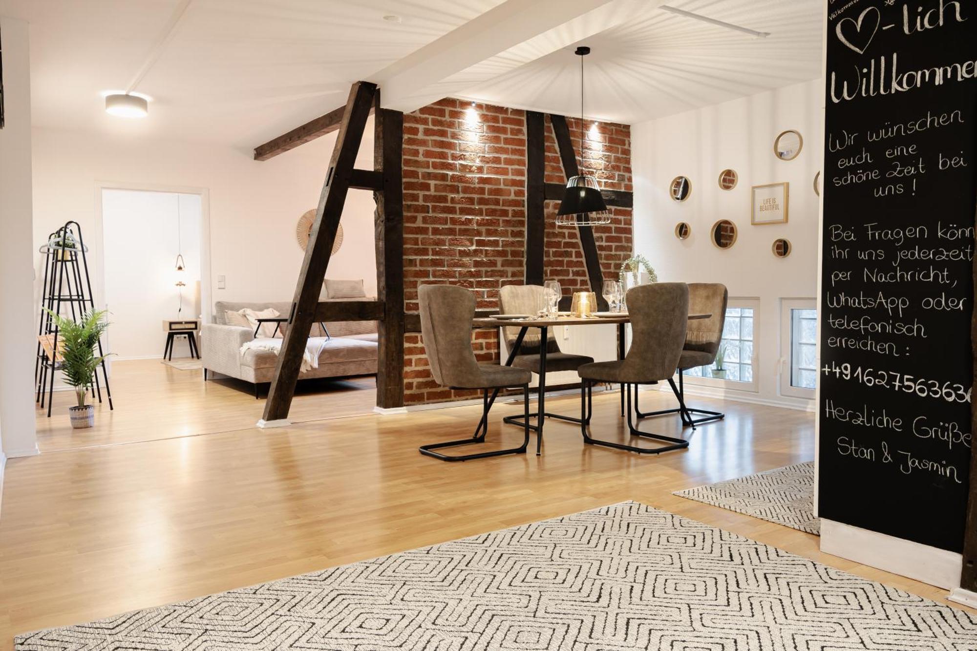 Jasta Homes Altstadt, Zentral, Ueberdachter Parkplatz, Netflix, Vollausstattung, Loft, Modern Und Komfort Hamelin Esterno foto