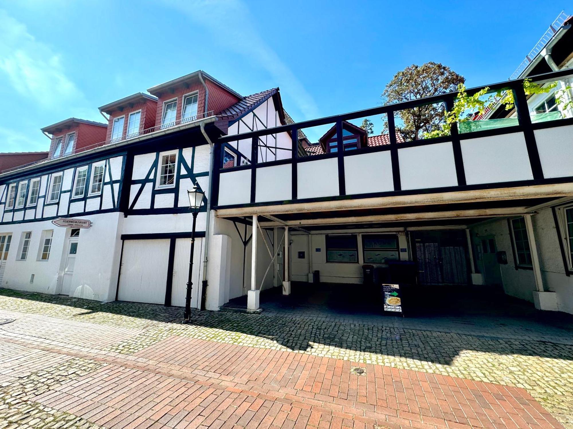 Jasta Homes Altstadt, Zentral, Ueberdachter Parkplatz, Netflix, Vollausstattung, Loft, Modern Und Komfort Hamelin Esterno foto
